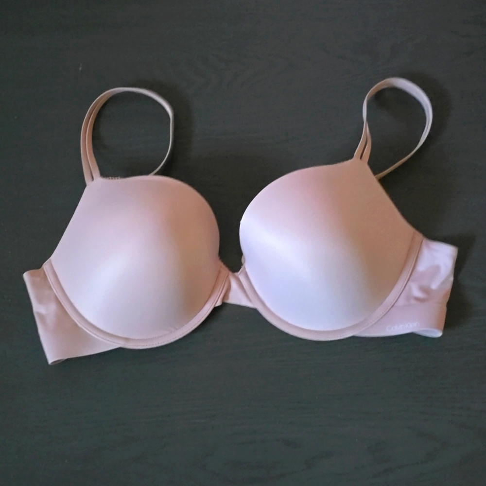 ❤️‍🔥NWOT CALVIN KLEIN Nude Push Up Bra with Lace Trim, 36D